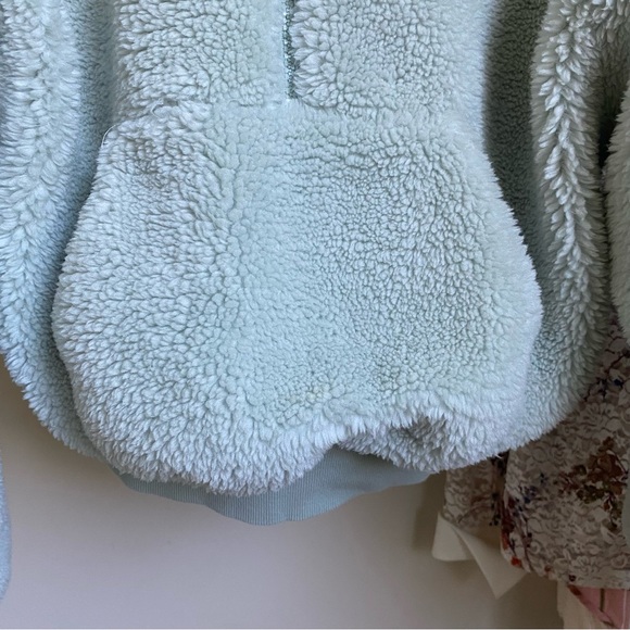 ALO Yoga ‘Streetside’ Foxy Sherpa - Picture 3 of 8